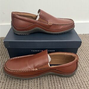 Men’s NWT Tommy Hilfiger brown Loafers